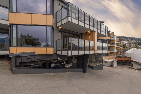 Shoreline Retreat, Oaks Shores