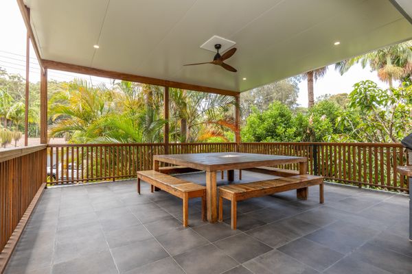 Balcony / Outdoor Dining