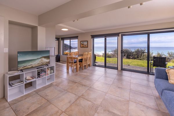 Lounge / Kitchen