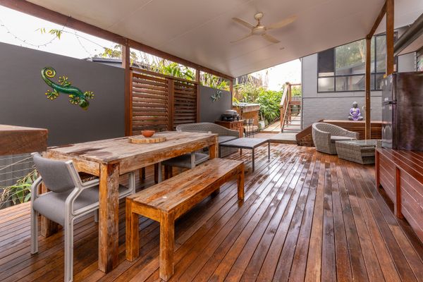 Outdoor Dining Deck