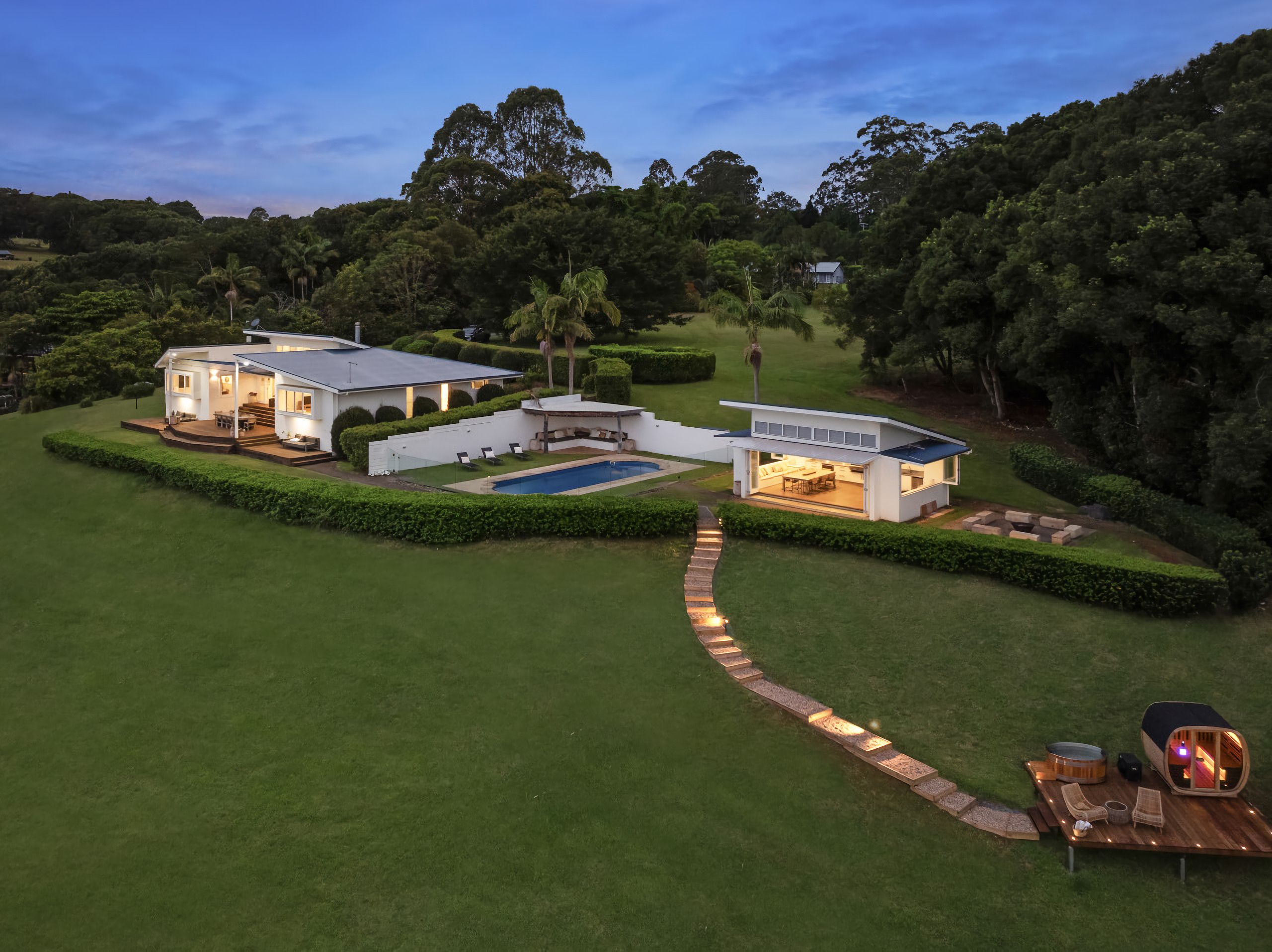 Byrons Brae Tranquil Estate w Pool Views