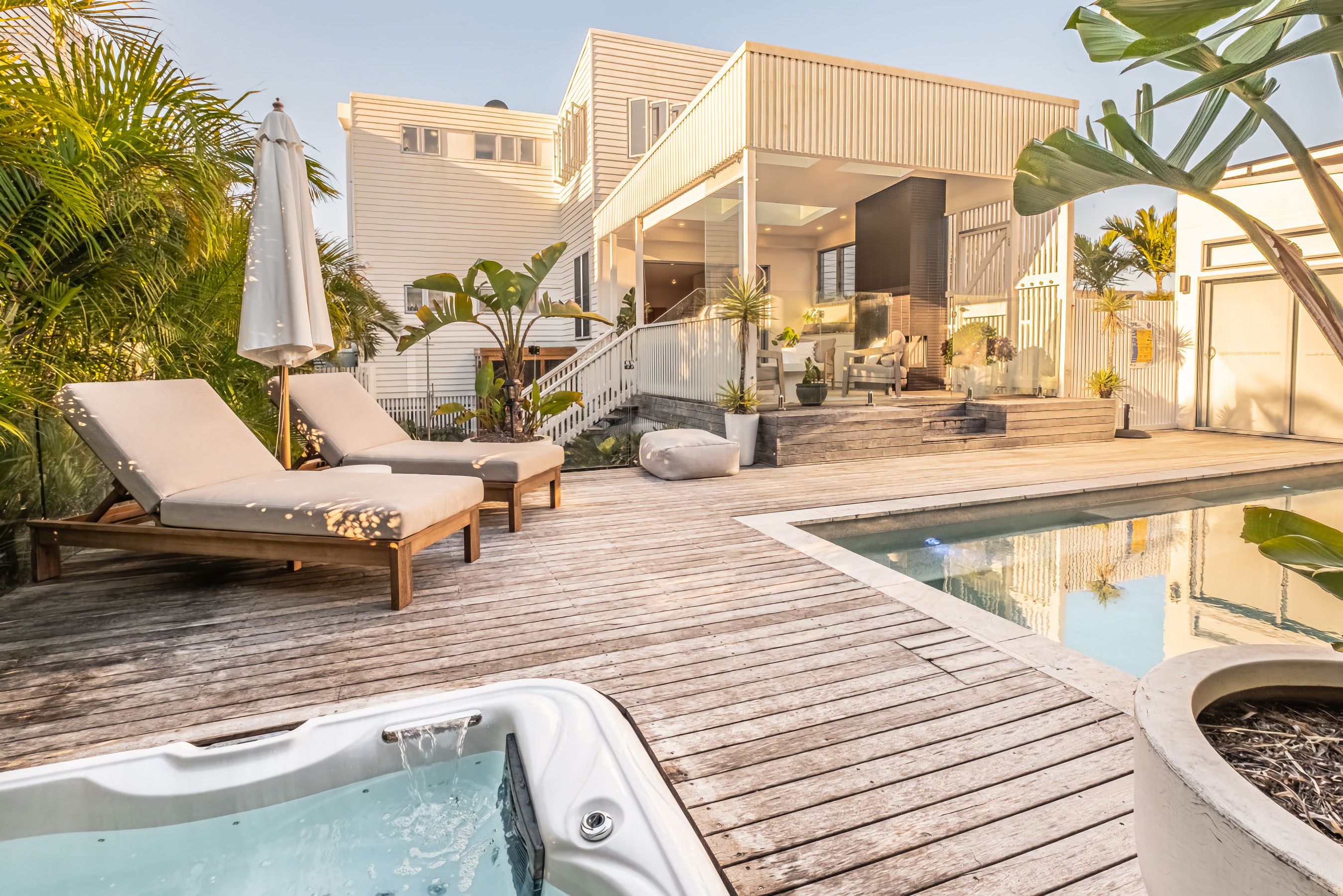 Luma Beach House Coastal Wellness Retreat at Belongil