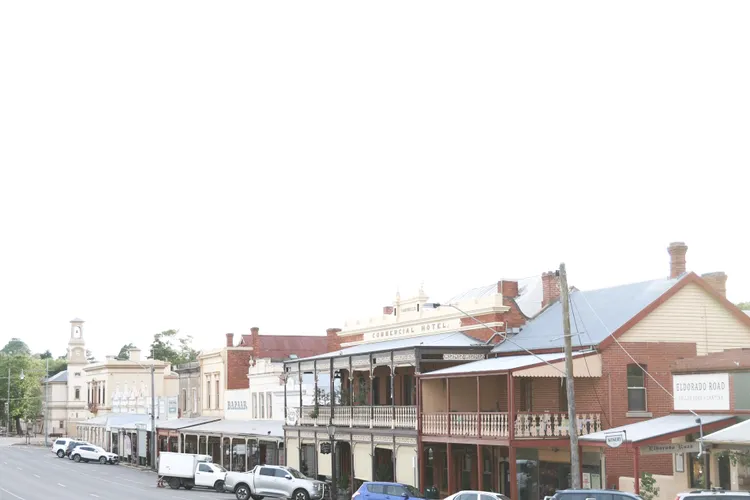 Clements Cottage on Main St. BARE bnb by Bare Body Beauty co.