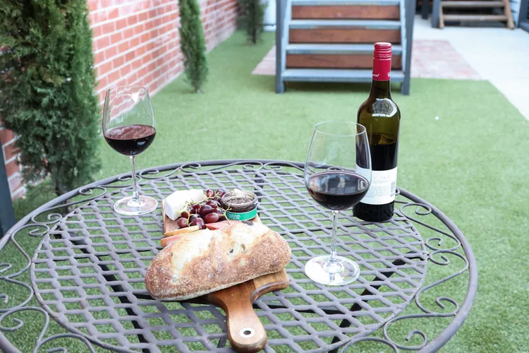 Clements Cottage on Main St. BARE bnb by Bare Body Beauty co.