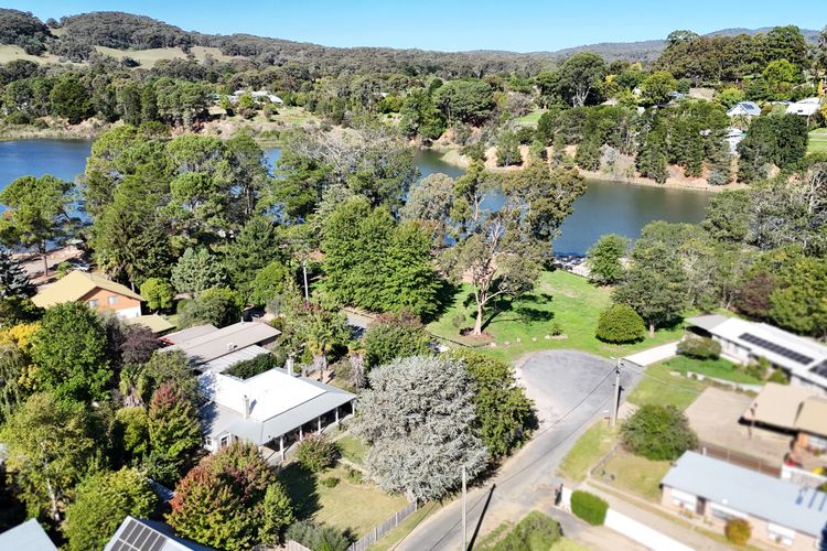 Marianna’s Lakeside Cottage