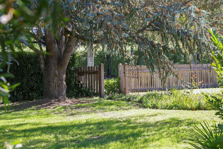 Marianna’s Lakeside Cottage