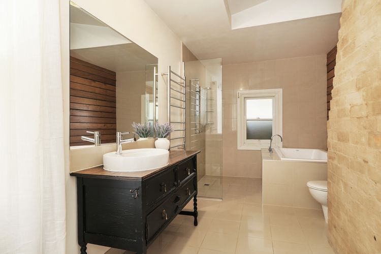 Marianna’s Lakeside Cottage