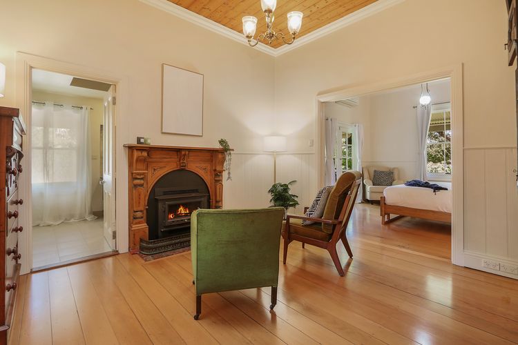 Marianna’s Lakeside Cottage