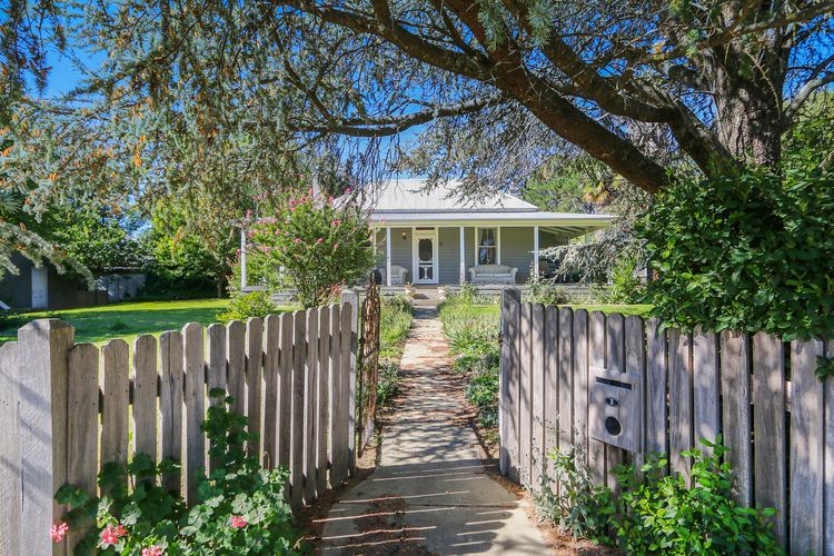 Marianna’s Lakeside Cottage