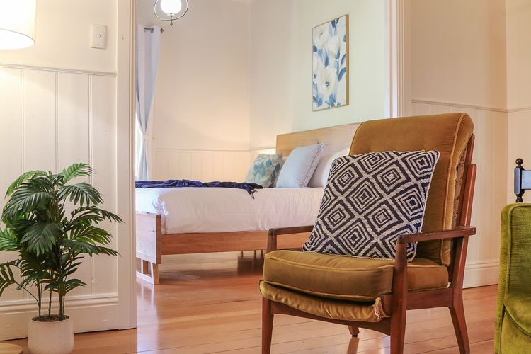 Marianna’s Lakeside Cottage