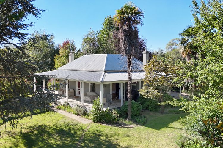 Marianna’s Lakeside Cottage