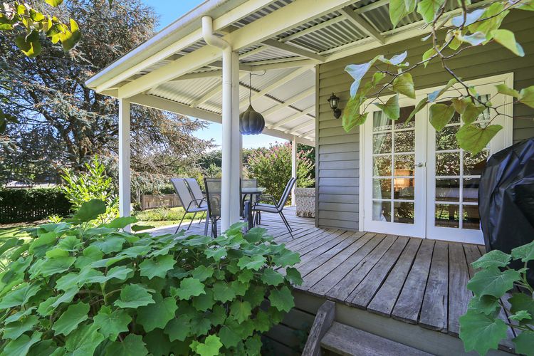 Marianna’s Lakeside Cottage