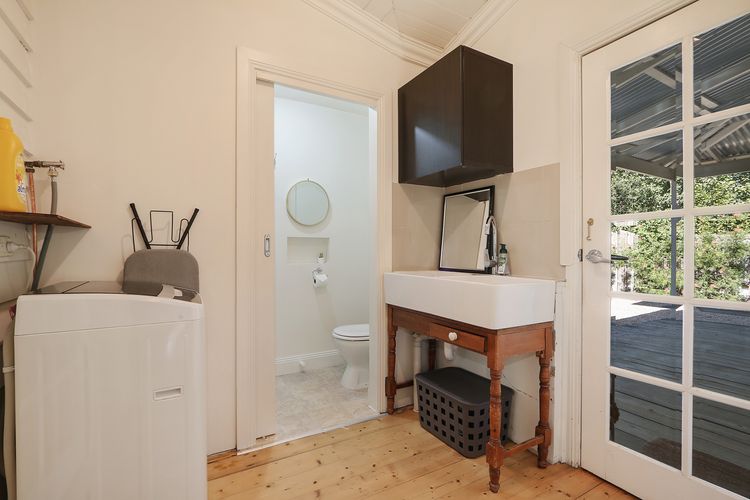 Marianna’s Lakeside Cottage