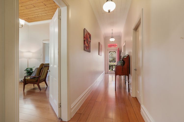 Marianna’s Lakeside Cottage