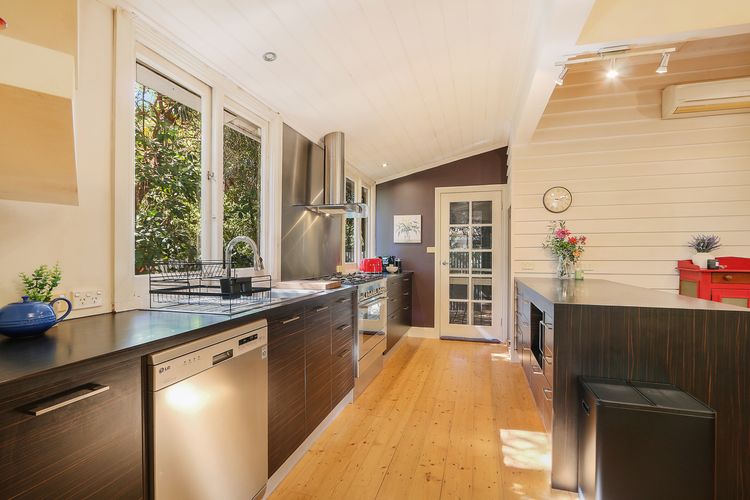 Marianna’s Lakeside Cottage