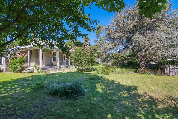 Marianna’s Lakeside Cottage