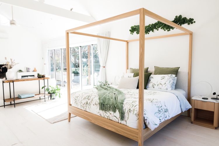 King four poster bed