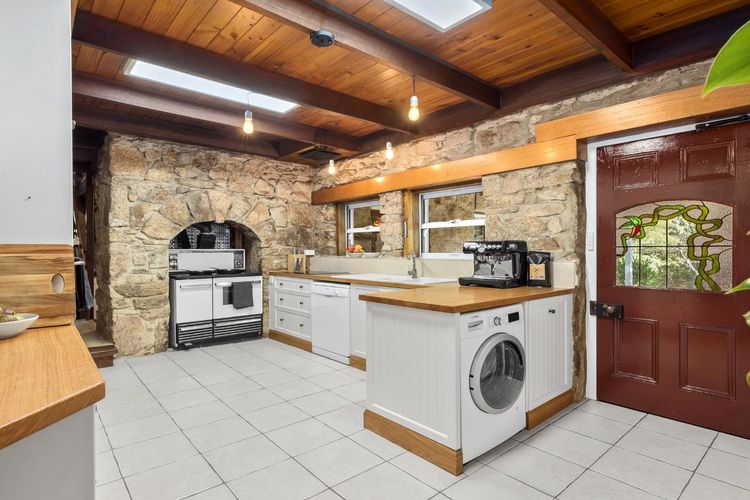 Wonderful kitchen with washing machine included