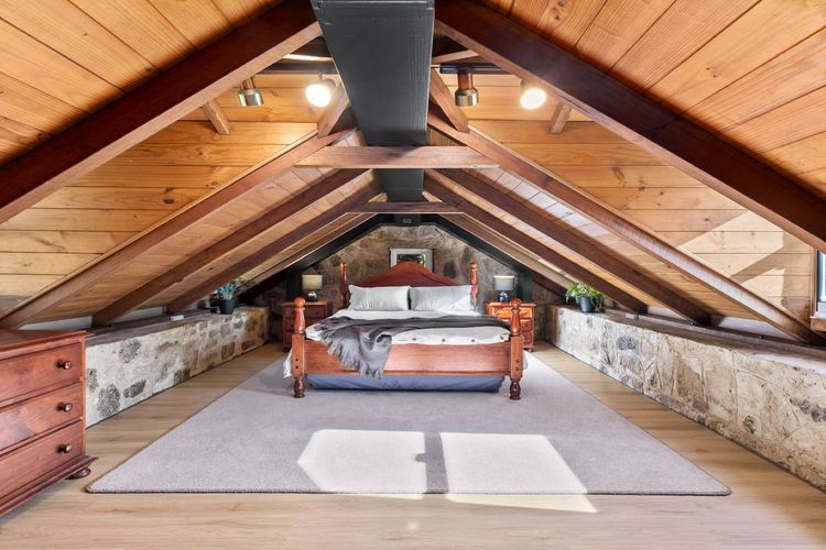 Upstairs loft bedroom