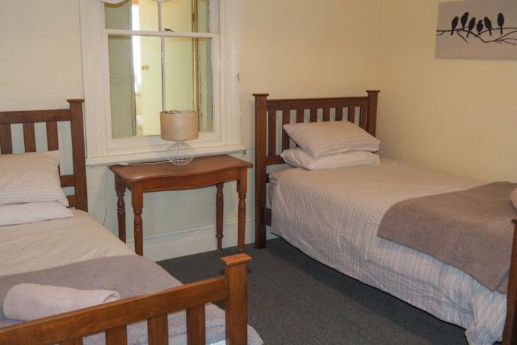 Bedroom 2 - 1 x King single and 1 x Single