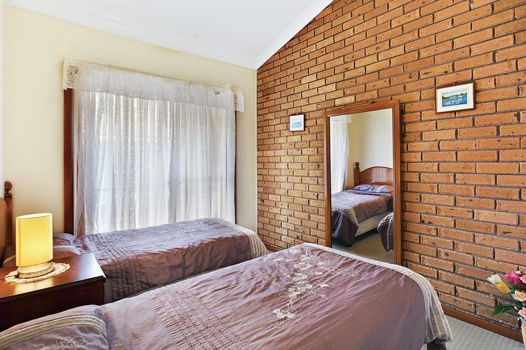 Macadamia Court, 2/8 Government Road