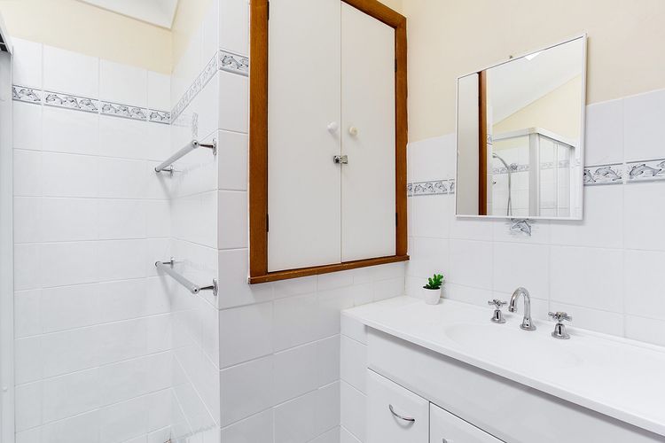 Macadamia Court, 2/8 Government Road