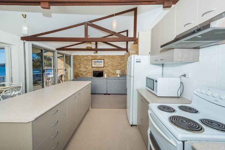 Castaways, Unit 8/17 Shoal Bay Road