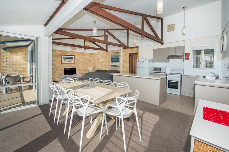 Castaways, Unit 8/17 Shoal Bay Road