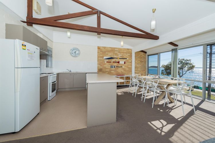 Castaways, Unit 8/17 Shoal Bay Road