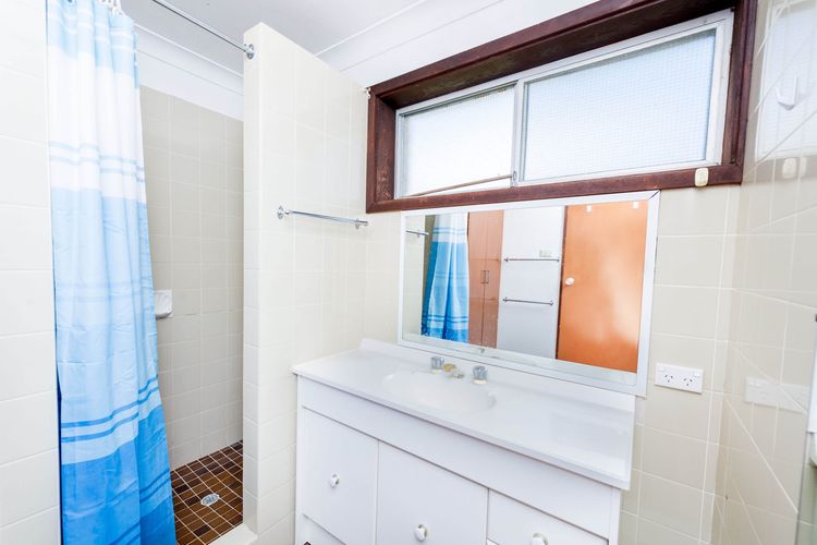 Castaways, Unit 8/17 Shoal Bay Road