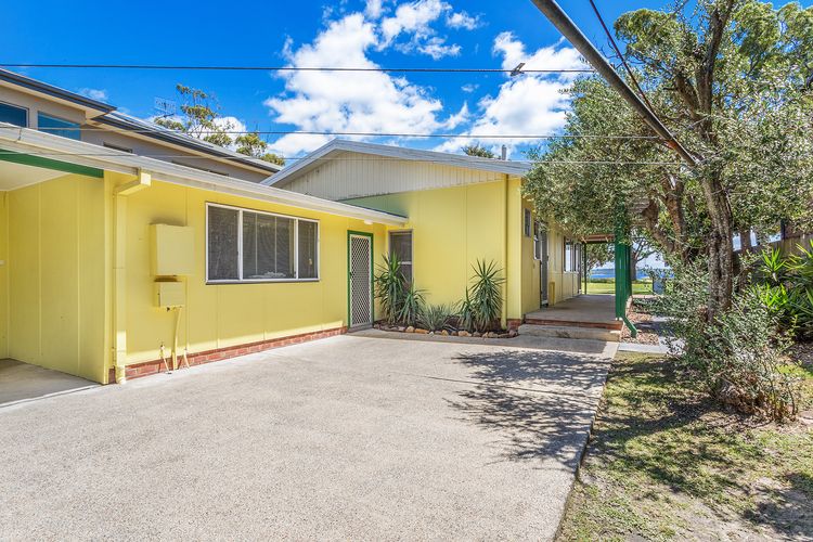 Sandy Shores, 18 Corlette Point Road