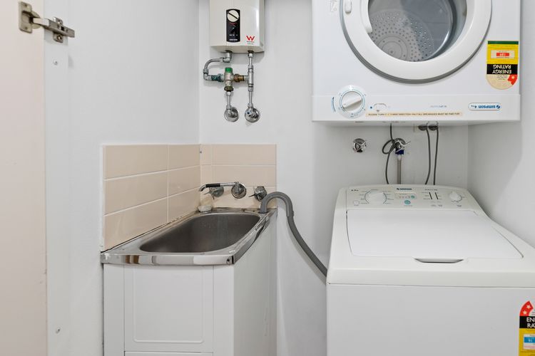 Shoal Bay Beach Apartments, Unit 6/2 Shoal Bay Road