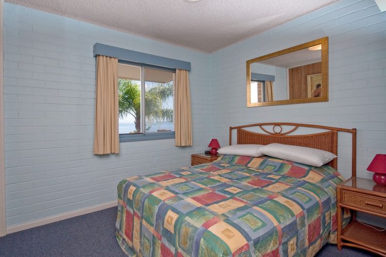 Castaways, Unit 4/17 Shoal Bay Road