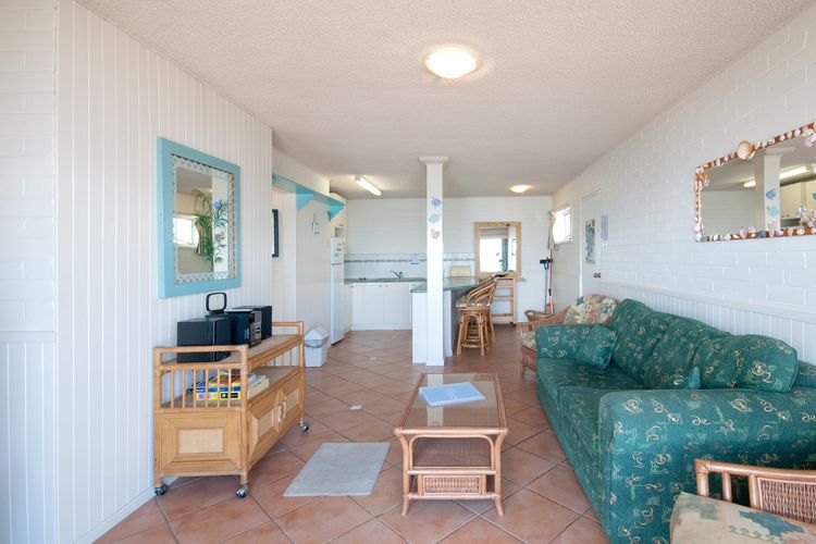 Castaways, Unit 4/17 Shoal Bay Road