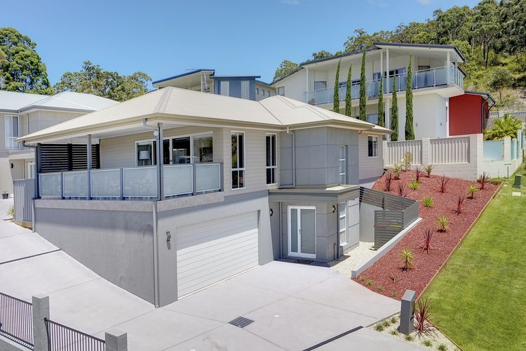 Signature House, 52 Saratoga Avenue