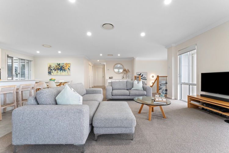 Signature House, 52 Saratoga Avenue