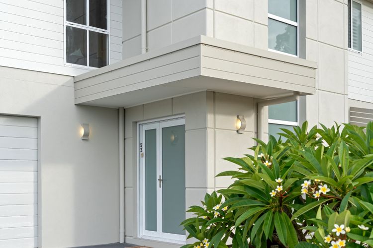 Signature House, 52 Saratoga Avenue