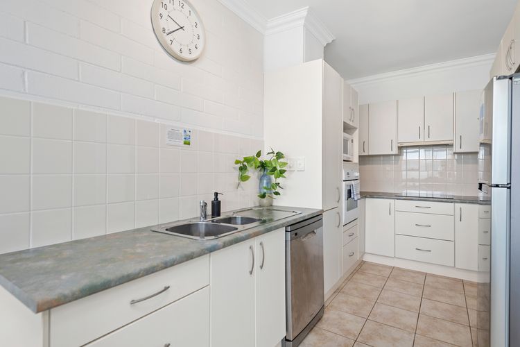 The fully equipped kitchen includes a handy dishwasher