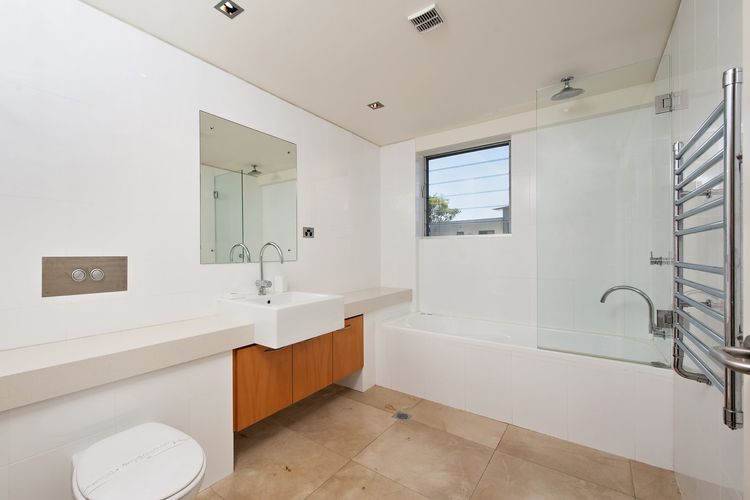 The Domain, Unit 2/19 Voyager Close