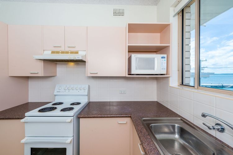 Del Rae, Unit 8/25 Shoal Bay Road