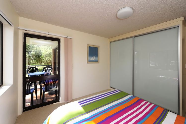 Shoreline, Unit 2/1 Intrepid Close