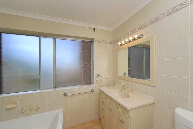 Adriana, 6/83-85 Ronald Avenue