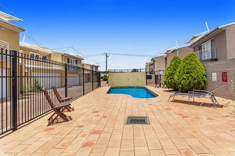 Sandcastles, 7/8 Ala Moana Way