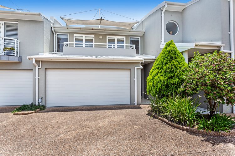 Sandcastles, 7/8 Ala Moana Way