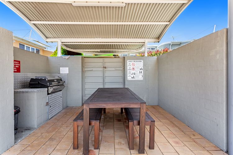 Sandcastles, 7/8 Ala Moana Way