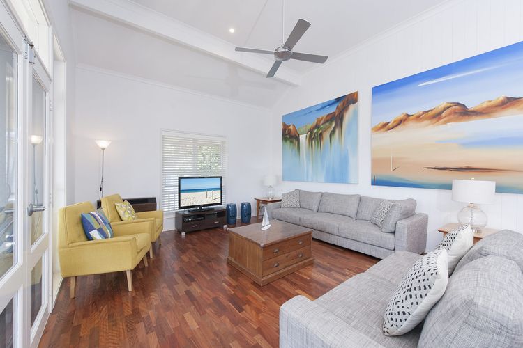 Surf Break, 10B Tuna Crescent (Upstairs)