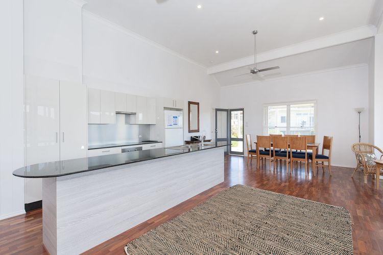 Surf Break, 10B Tuna Crescent (Upstairs)