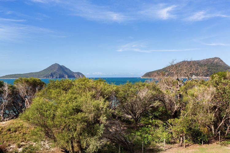 The Helm, 4/22 Voyager Close