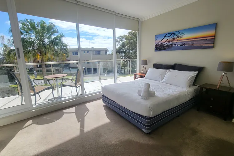 Oasis, Unit 3/5 Laman Street