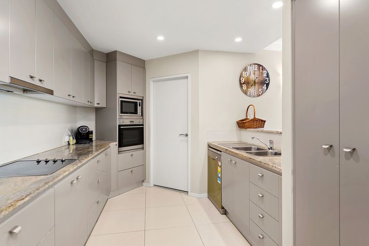 Oasis, Unit 3/5 Laman Street